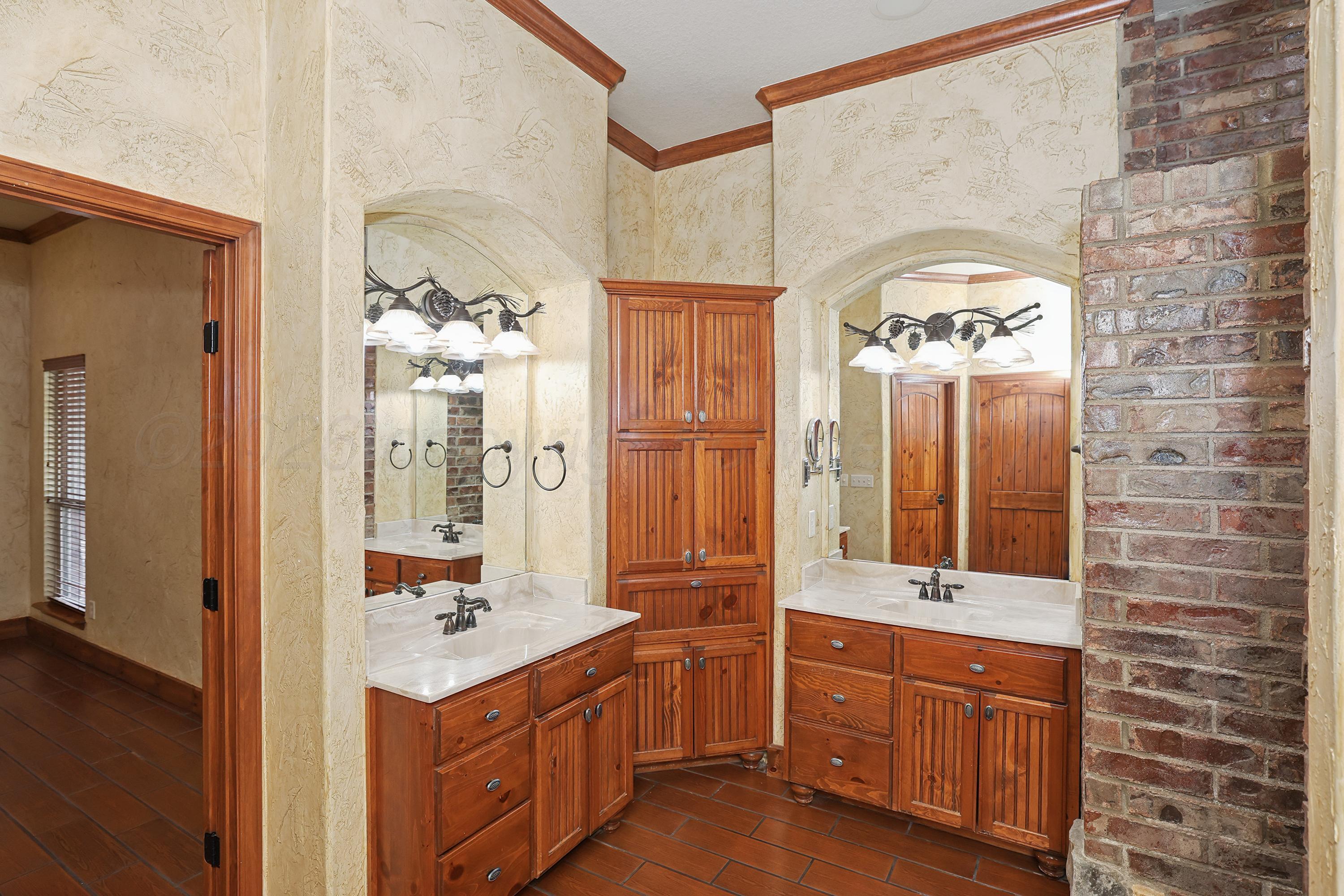 6000 Riley Elizabeth Place Amarillo, TX 79119 - Photo 11 of 35 Primary bath