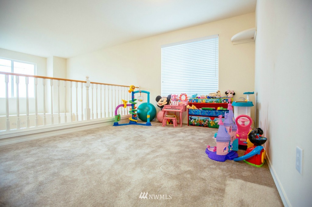 2010 Davis Avenue South Renton, WA 98055 - Photo 12 of 23