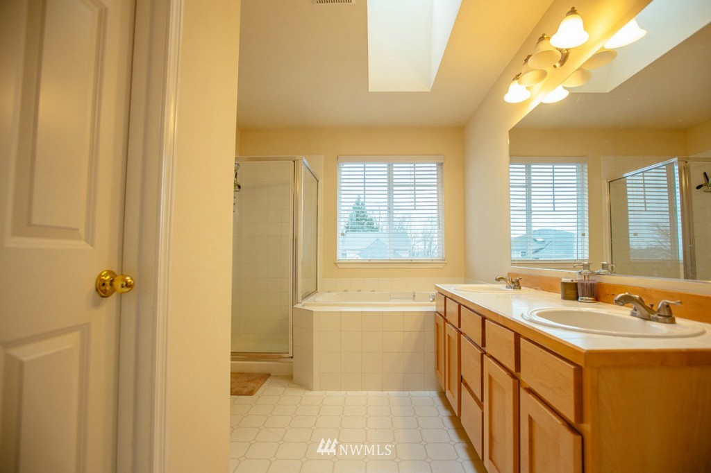 2010 Davis Avenue South Renton, WA 98055 - Photo 15 of 23
