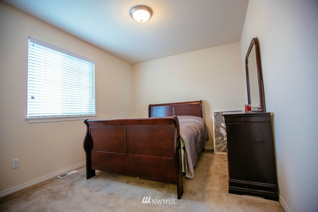 2010 Davis Avenue South Renton, WA 98055 - Photo 16 of 23
