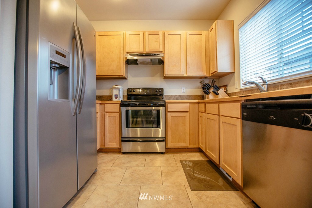 2010 Davis Avenue South Renton, WA 98055 - Photo 6 of 23