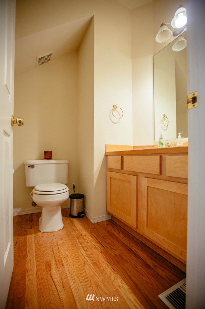 2010 Davis Avenue South Renton, WA 98055 - Photo 9 of 23