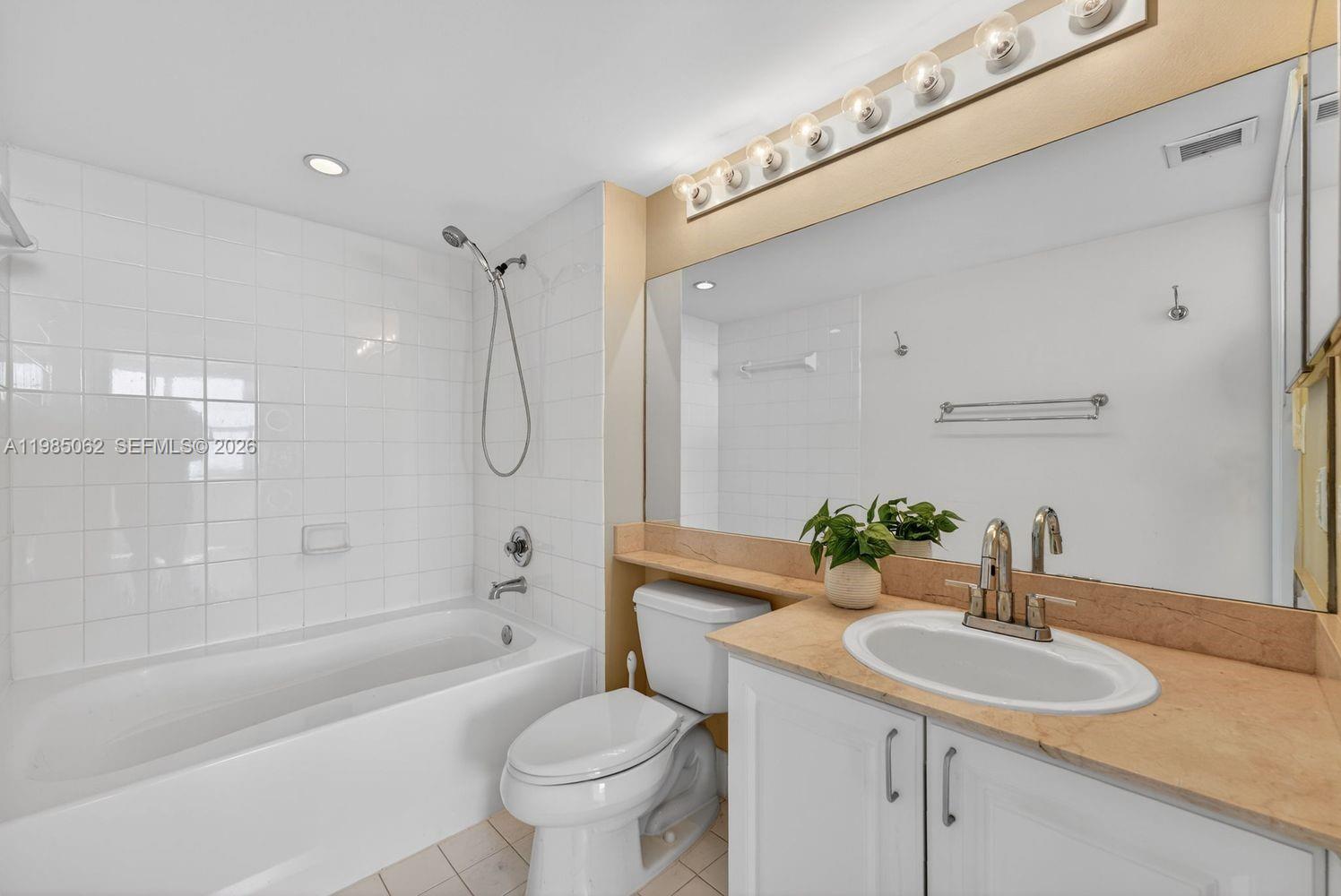 90 Alton Road, Unit 1810 Miami Beach, FL 33139 - Photo 11 of 20