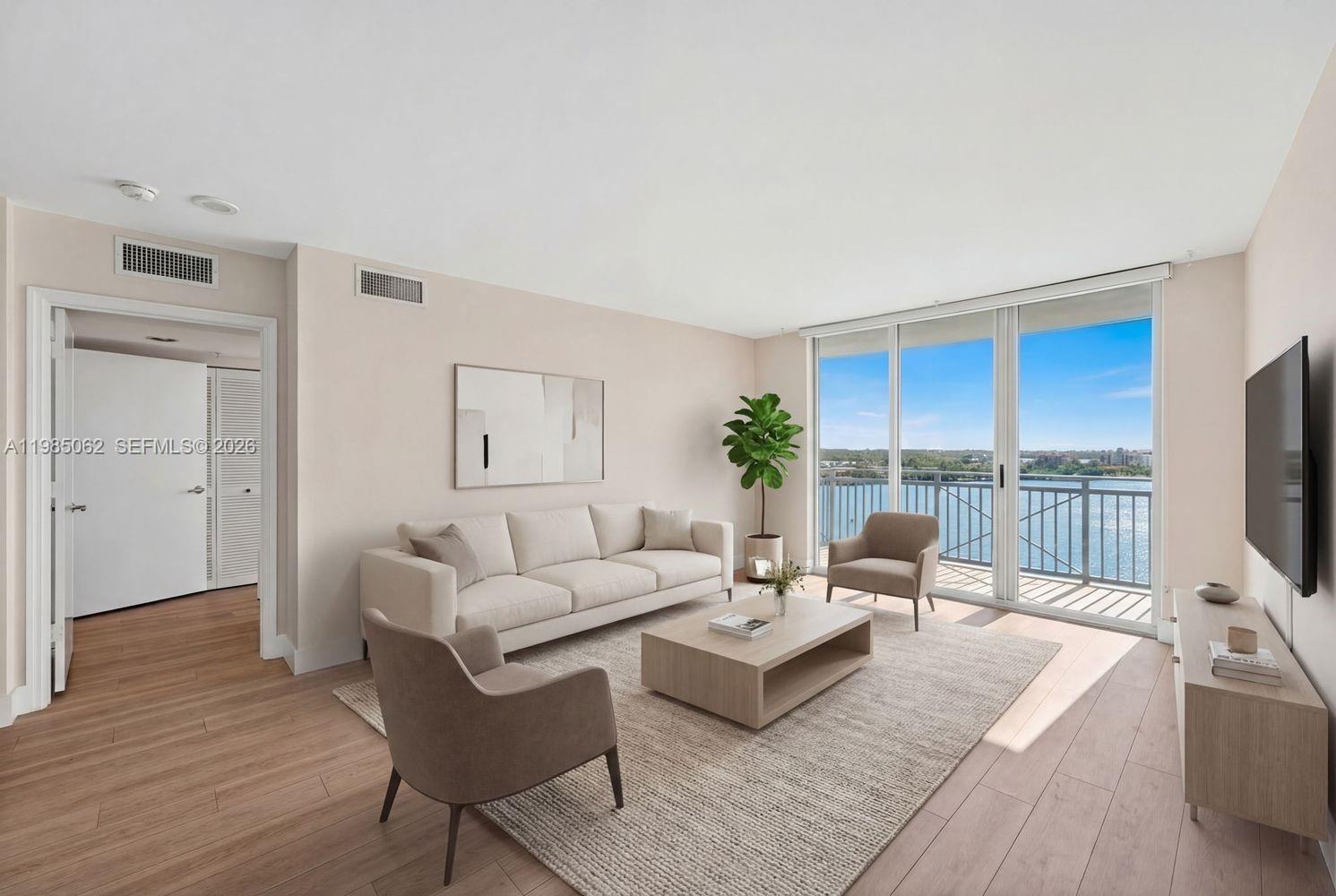 90 Alton Road, Unit 1810 Miami Beach, FL 33139 - Photo 2 of 20