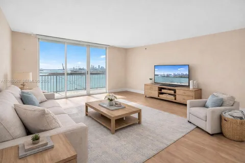 $1,200,000 | 90 Alton Road, Unit 1810, Miami Beach, FL 33139