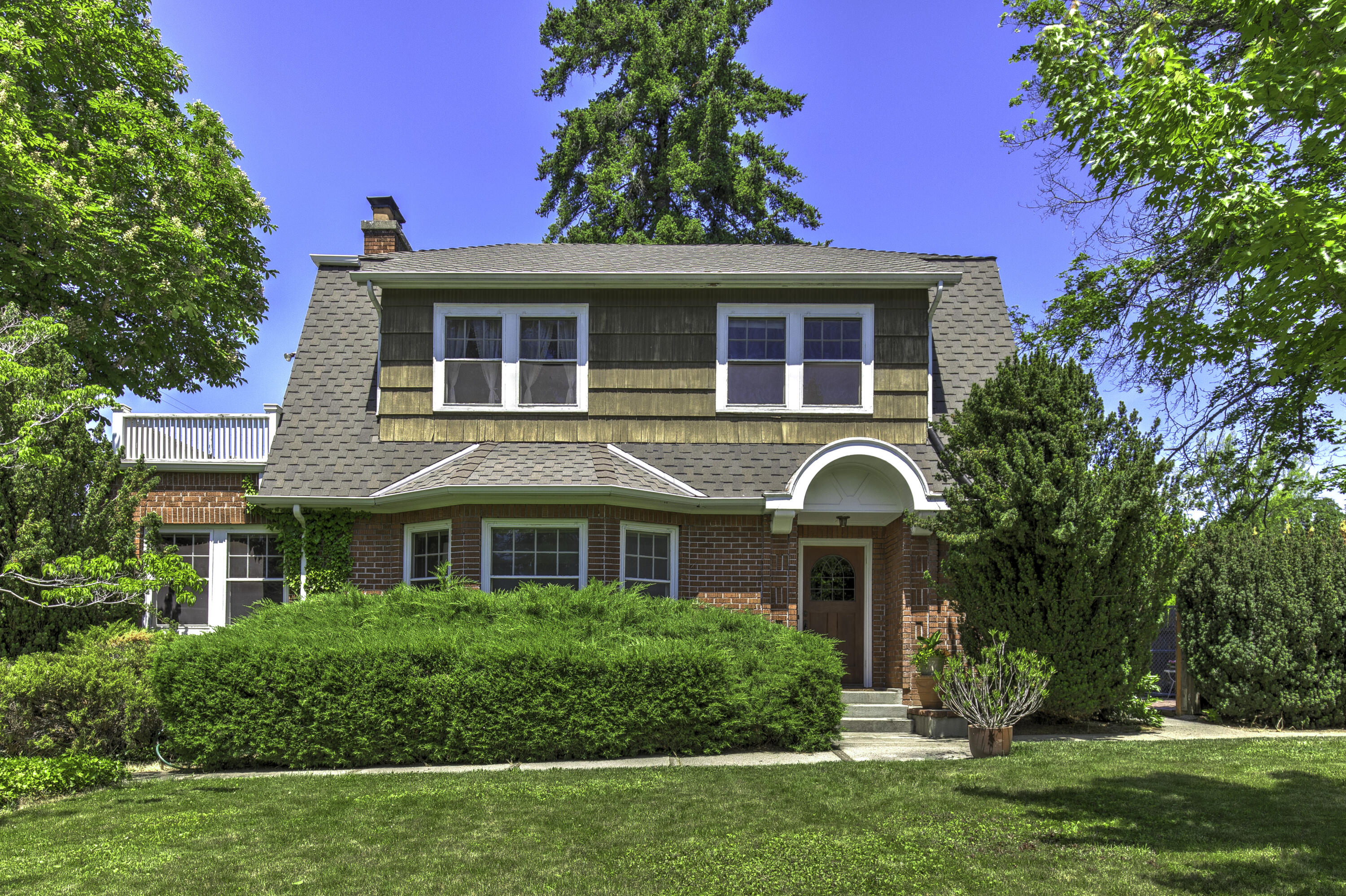 2419 Hillcrest Road Medford, OR 97504 - Photo 1 of 63 Cover