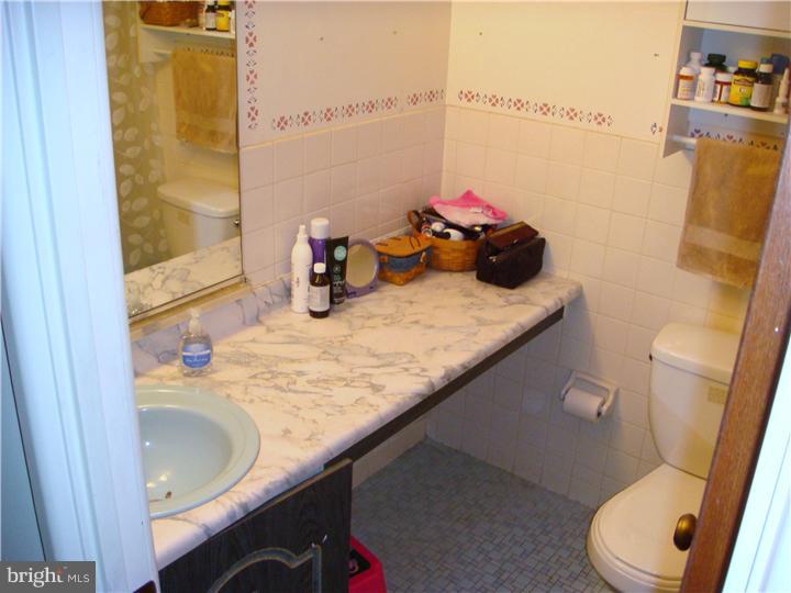 10912 Lockart Road Philadelphia, PA 19116 - Photo 11 of 16 Bathroom