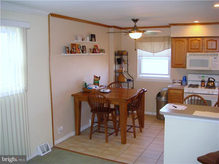 10912 Lockart Road Philadelphia, PA 19116 - Photo 5 of 16 Kitchen