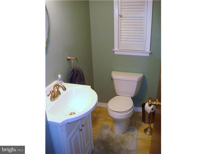 10912 Lockart Road Philadelphia, PA 19116 - Photo 6 of 16 Bathroom