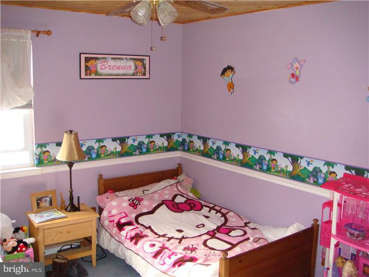 10912 Lockart Road Philadelphia, PA 19116 - Photo 10 of 16 Bedroom 3