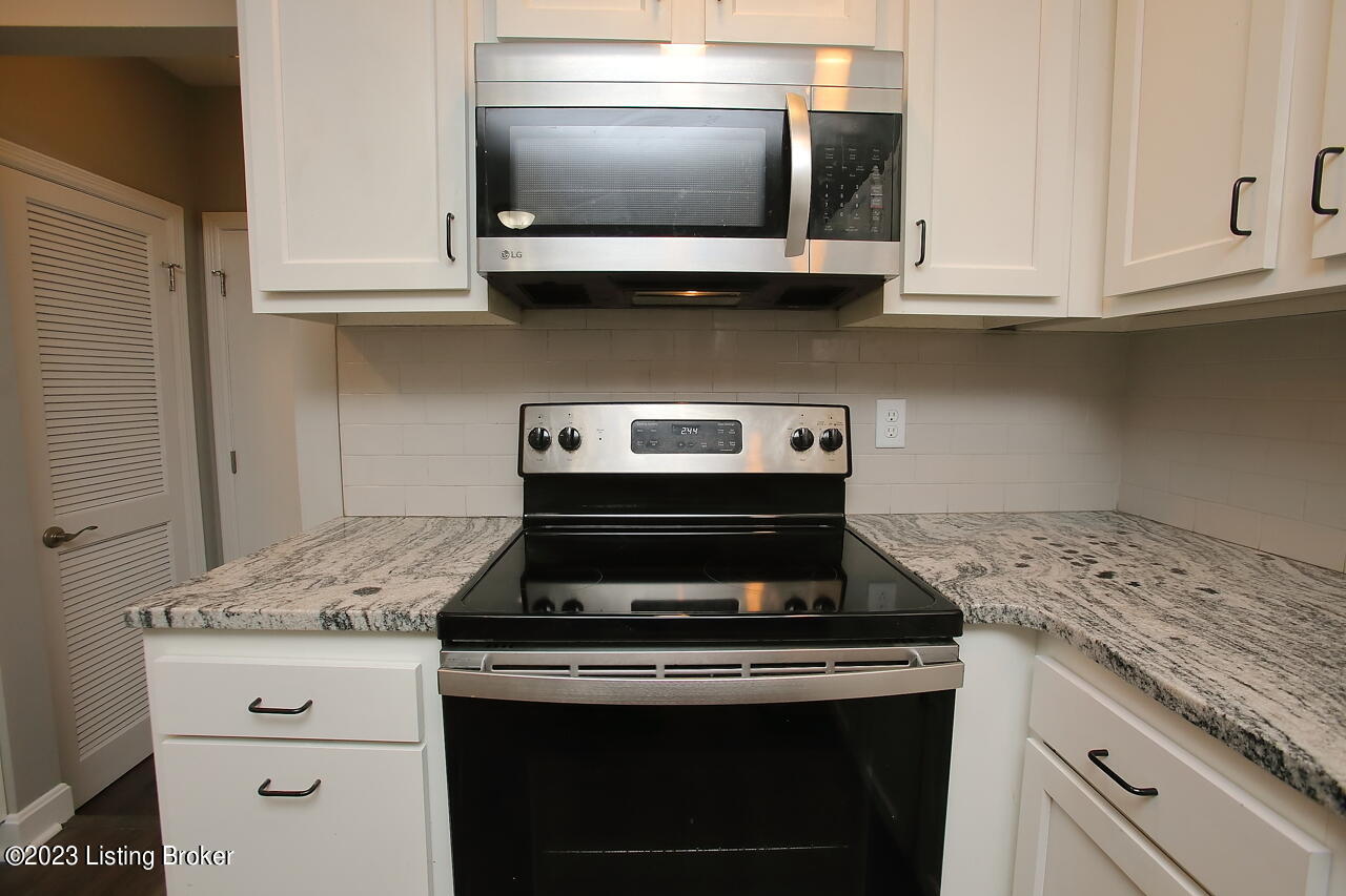 3454 Fern Lea Road Louisville, KY 40216 - Photo 14 of 56 Kitchen