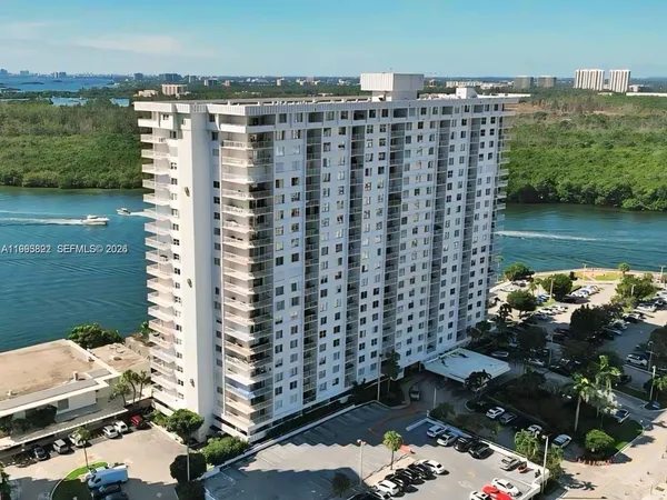 $2,300 | 500 Bayview Drive, Unit 325, Sunny Isles Beach, FL 33160