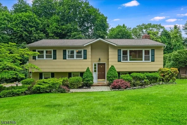 $575,000 | 22 Green Apple Road, Sparta, NJ 07871