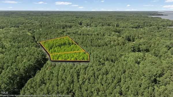 a view of a tennis court