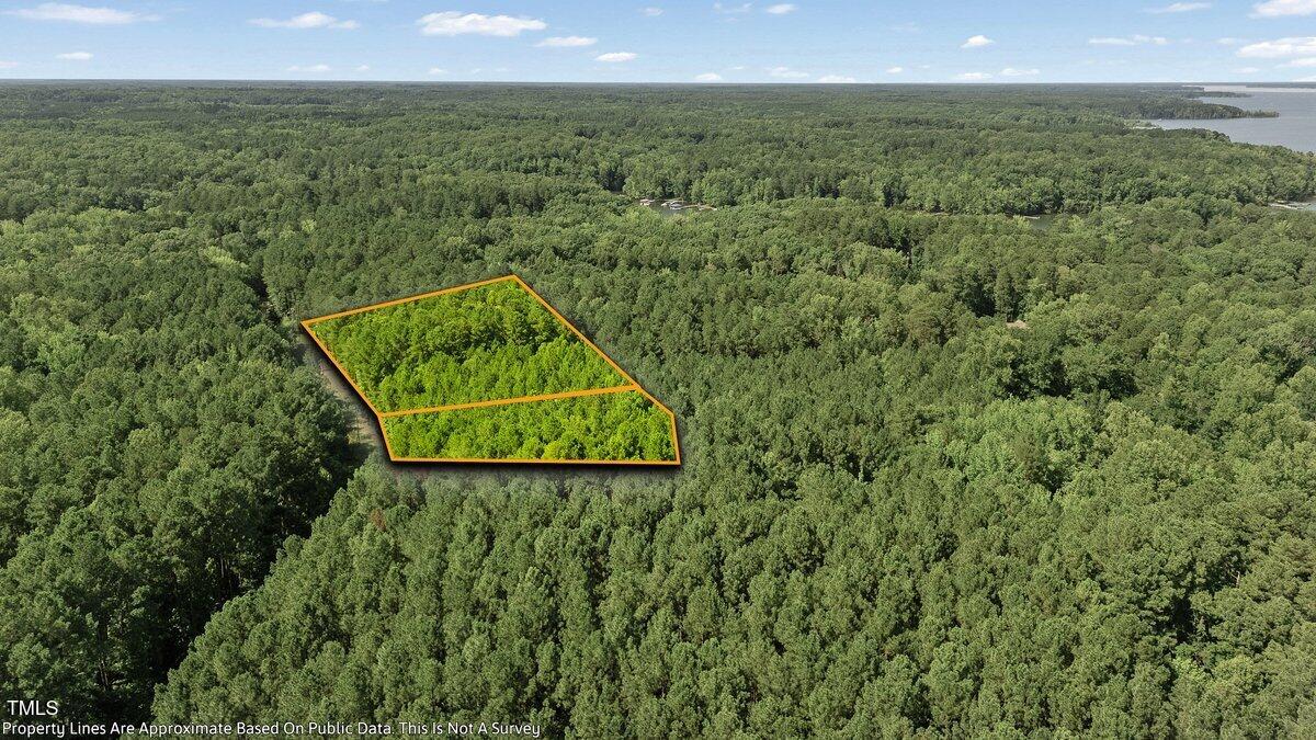 a view of a tennis court