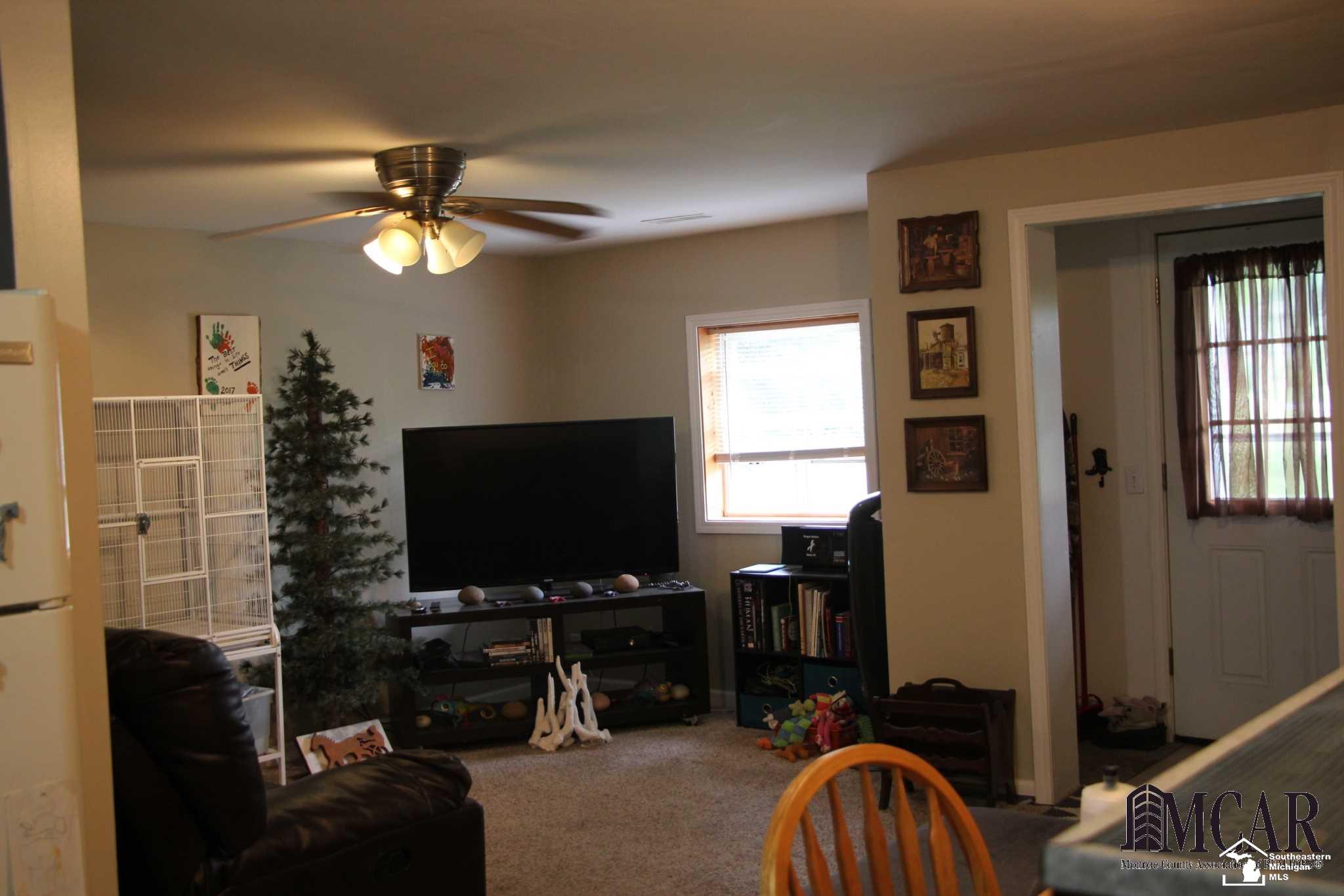 2621 West Erie Road Temperance, MI 48182 - Photo 6 of 21 21463552-5.JPG