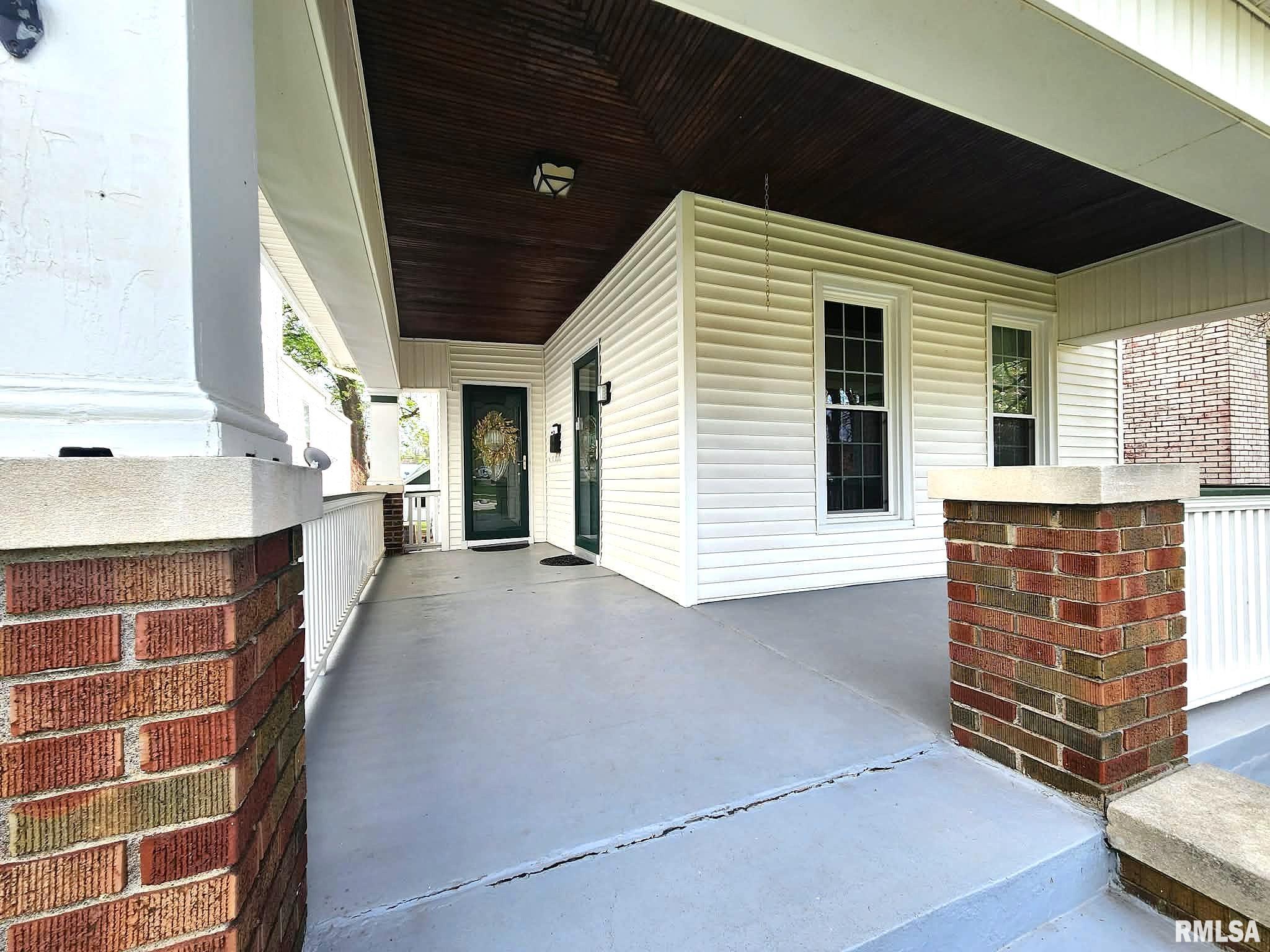 1512 State Street Quincy, IL 62301 - Photo 2 of 36