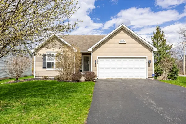 $399,900 | 929 Surrey Hill Way, Henrietta, NY 14623