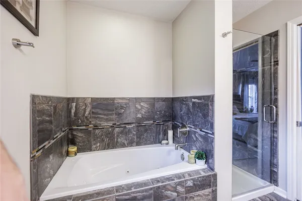 $399,900 | 929 Surrey Hill Way, Henrietta, NY 14623