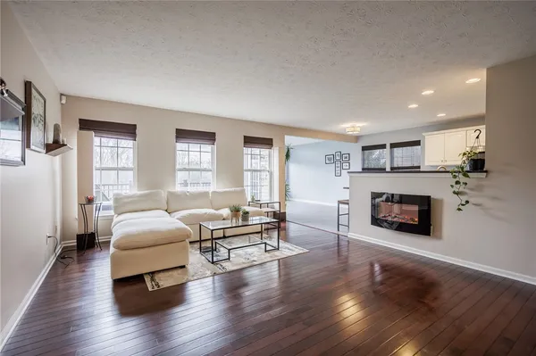 $399,900 | 929 Surrey Hill Way, Henrietta, NY 14623