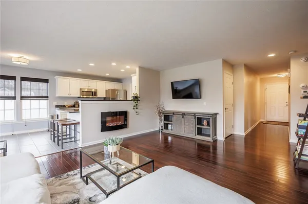 $399,900 | 929 Surrey Hill Way, Henrietta, NY 14623