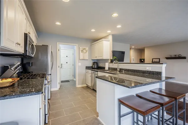 $399,900 | 929 Surrey Hill Way, Henrietta, NY 14623