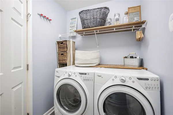 $399,900 | 929 Surrey Hill Way, Henrietta, NY 14623