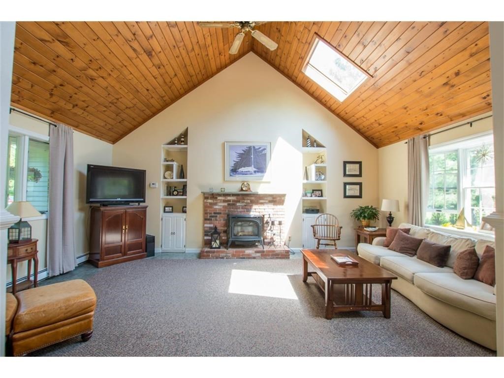 31 Cargill Road Cumberland, RI 02864 - Photo 5 of 27