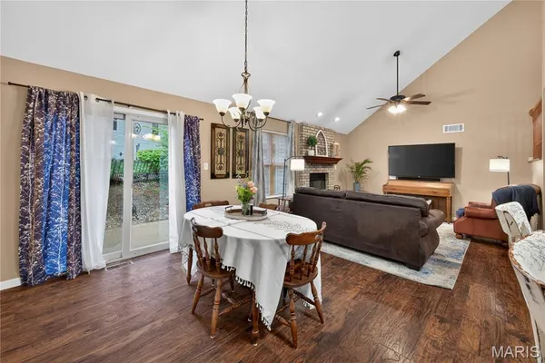 $279,900 | 2160 Hill Crest Drive, Highland, IL 62249