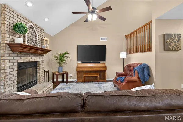 $279,900 | 2160 Hill Crest Drive, Highland, IL 62249