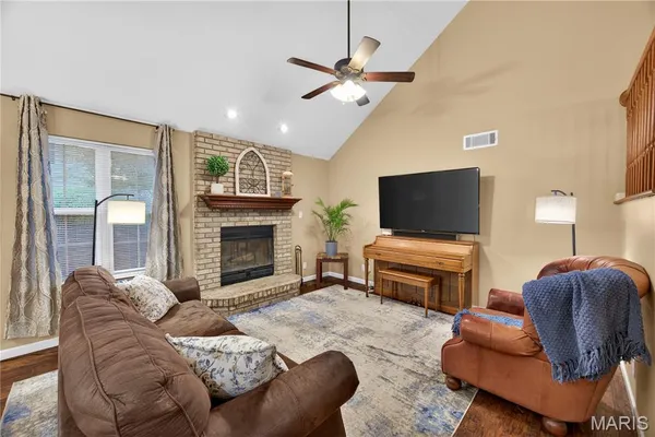 $279,900 | 2160 Hill Crest Drive, Highland, IL 62249