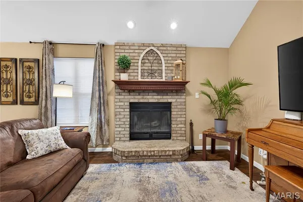 $279,900 | 2160 Hill Crest Drive, Highland, IL 62249