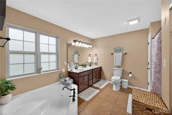 $279,900 | 2160 Hill Crest Drive, Highland, IL 62249