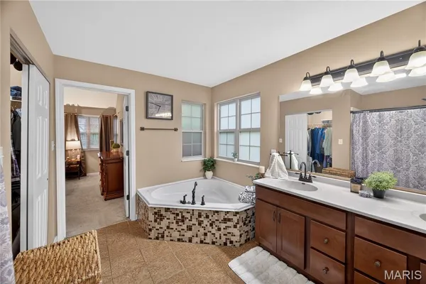 $279,900 | 2160 Hill Crest Drive, Highland, IL 62249