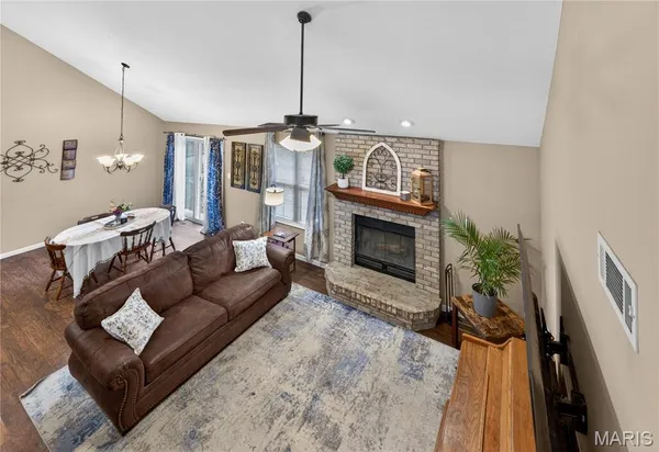 $279,900 | 2160 Hill Crest Drive, Highland, IL 62249