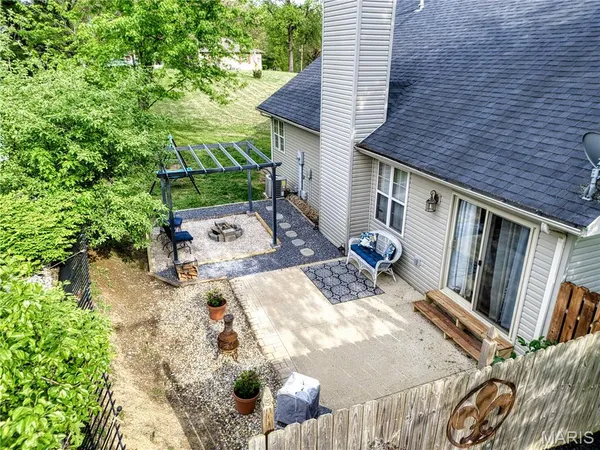 $279,900 | 2160 Hill Crest Drive, Highland, IL 62249