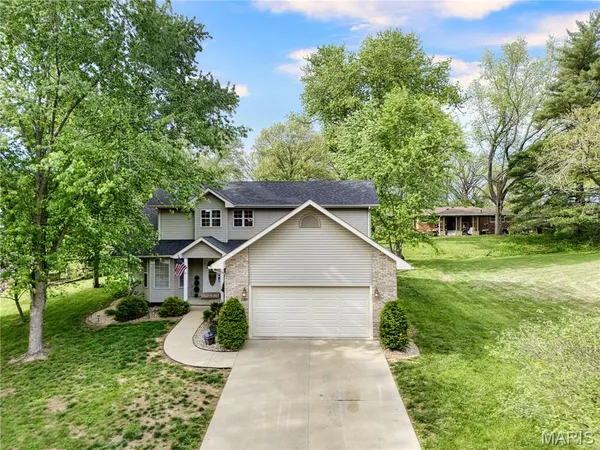 $279,900 | 2160 Hill Crest Drive, Highland, IL 62249