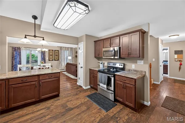 $279,900 | 2160 Hill Crest Drive, Highland, IL 62249