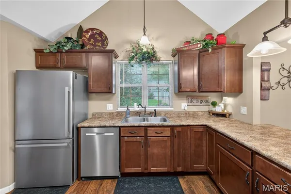 $279,900 | 2160 Hill Crest Drive, Highland, IL 62249