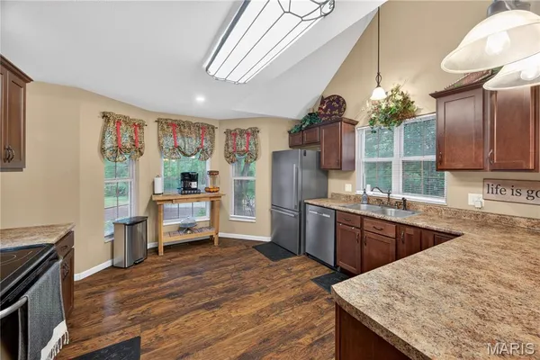 $279,900 | 2160 Hill Crest Drive, Highland, IL 62249