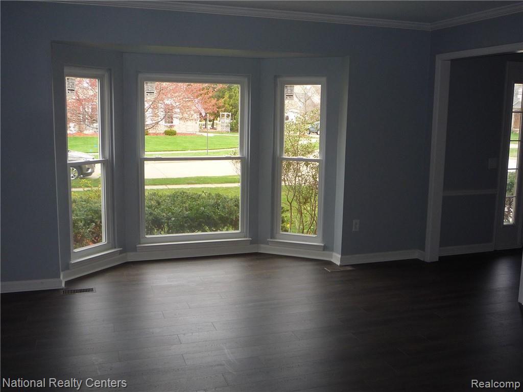 5800 Hathaway Road Canton, MI 48187 - Photo 3 of 27 P1050481.JPG