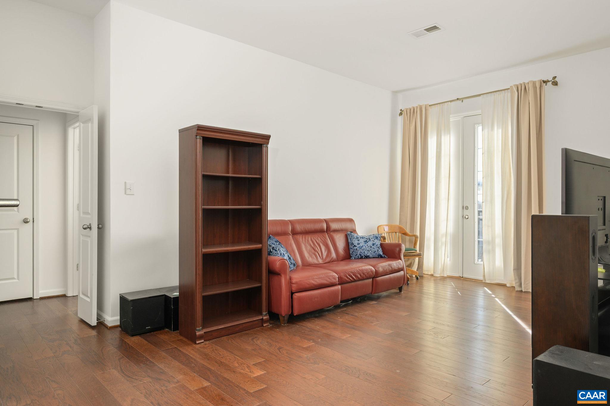 755 Walker Square, Unit 4B Charlottesville, VA 22903 - Photo 6 of 15