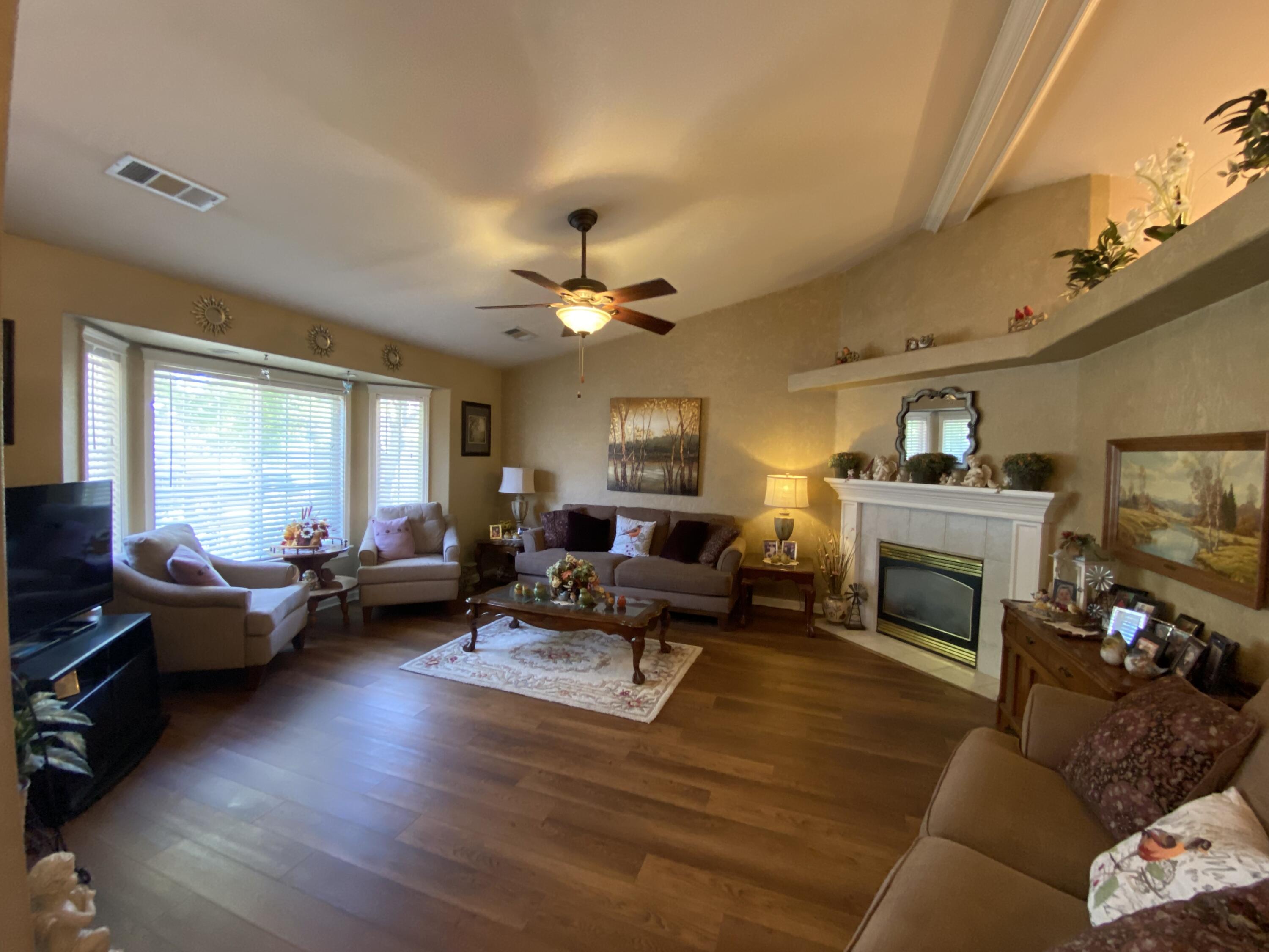 3974 Meadow Oak Way Redding, CA 96002 - Photo 2 of 16 IMG_8249