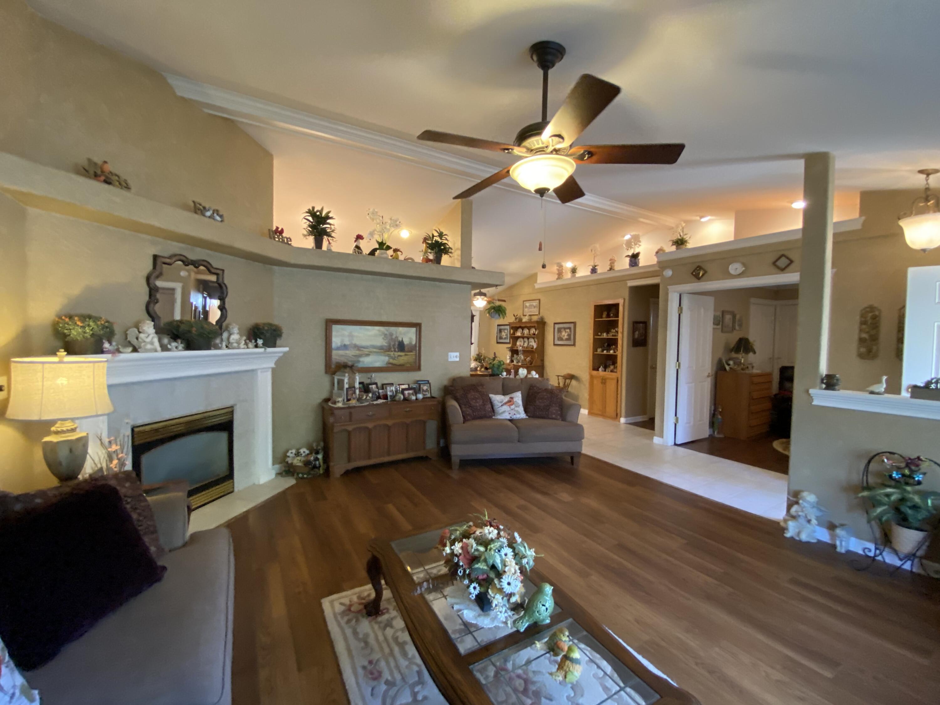 3974 Meadow Oak Way Redding, CA 96002 - Photo 3 of 16 IMG_8251