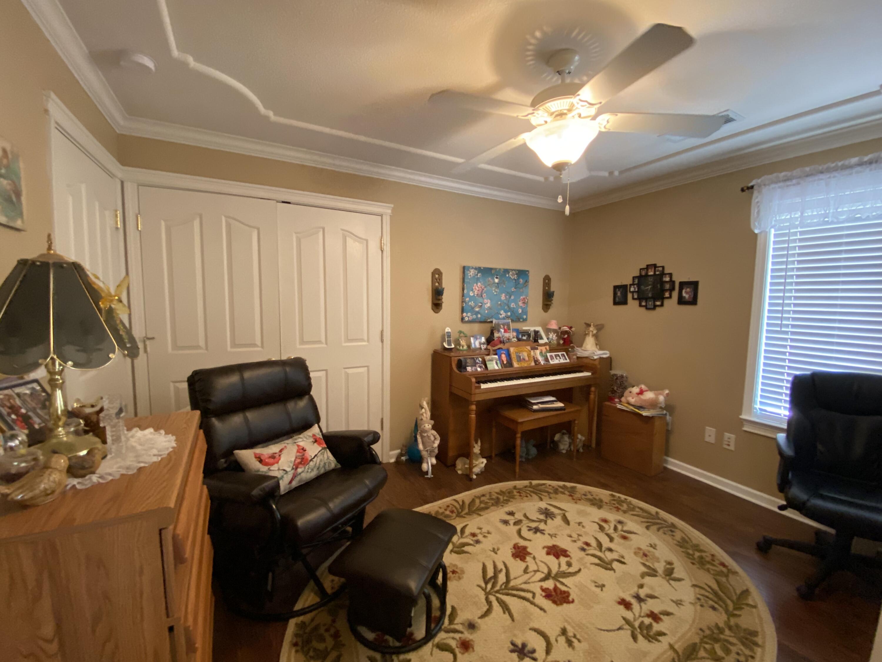 3974 Meadow Oak Way Redding, CA 96002 - Photo 10 of 16 IMG_8252