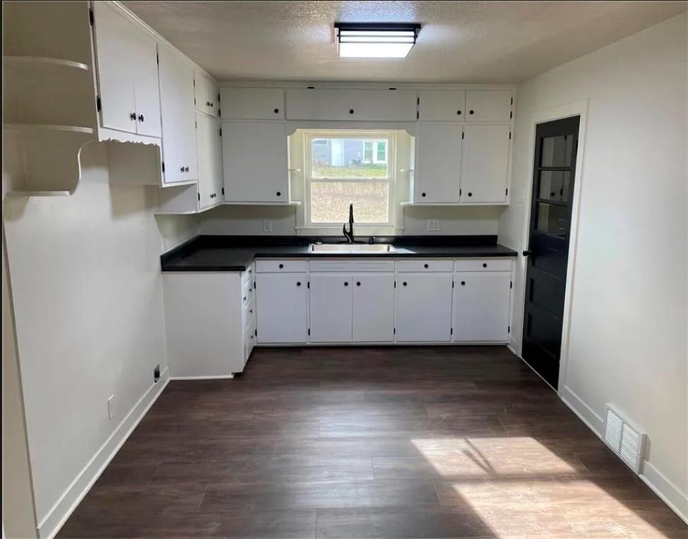 3104 Faraon Street St. Joseph, MO 64501 - Photo 2 of 14