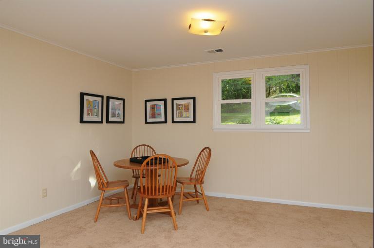 2650 Carrollton Road Annapolis, MD 21403 - Photo 23 of 30 Family Room