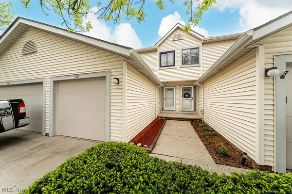 $159,000 | 5545 Sunset Lane, Unit B, Cleveland, OH 44134