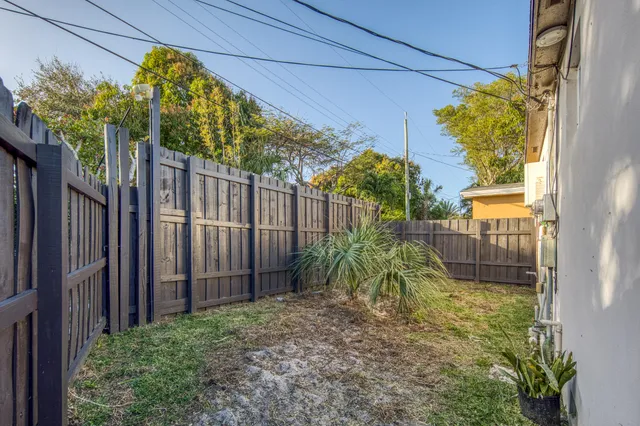 $1,650 | 629 South K Street, Unit 2, Lake Worth Beach, FL 33460