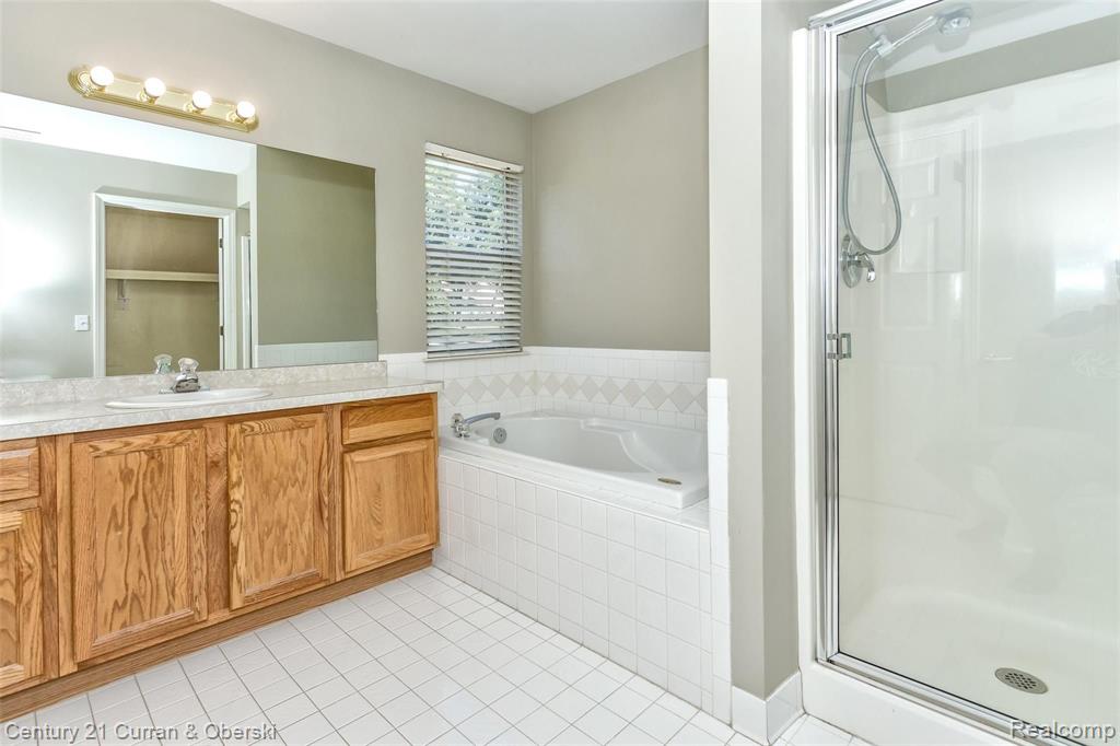 9721 Stark Road Livonia, MI 48150 - Photo 23 of 44